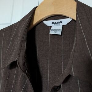 Vintage Chocolate Brown Pinstripe Autumn Blazer / Jacket. EUC. Size 14P